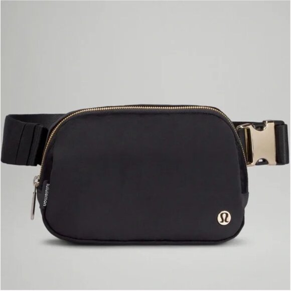Everywhere Belt Bag 1L *Velour - Black / Gold - Picture 9 of 12